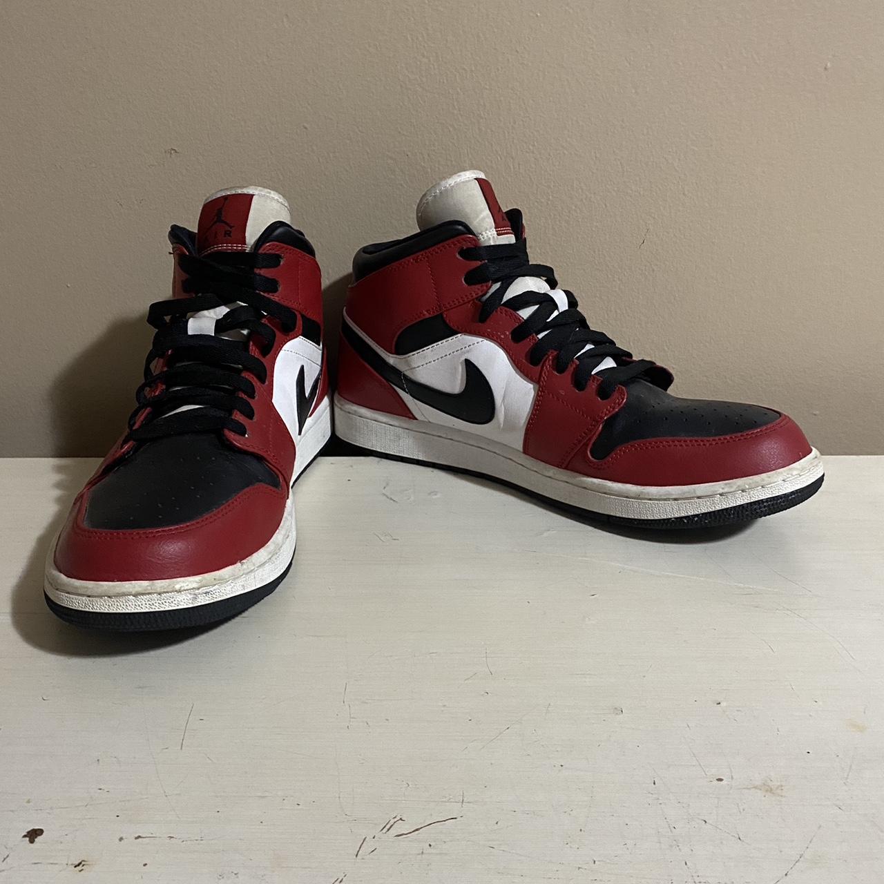 Nike Air Jordan 1 Mid “Chicago newest Black Toe”