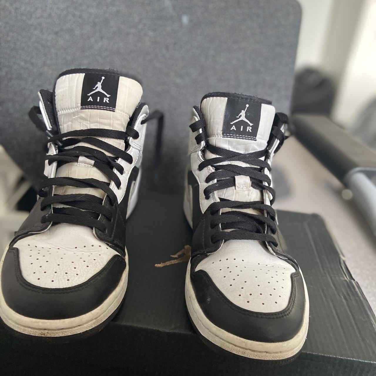 jordan 1 white shadow on feet