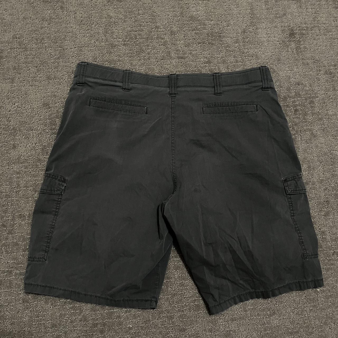 Wrangler Men's Grey and Black Shorts | Depop