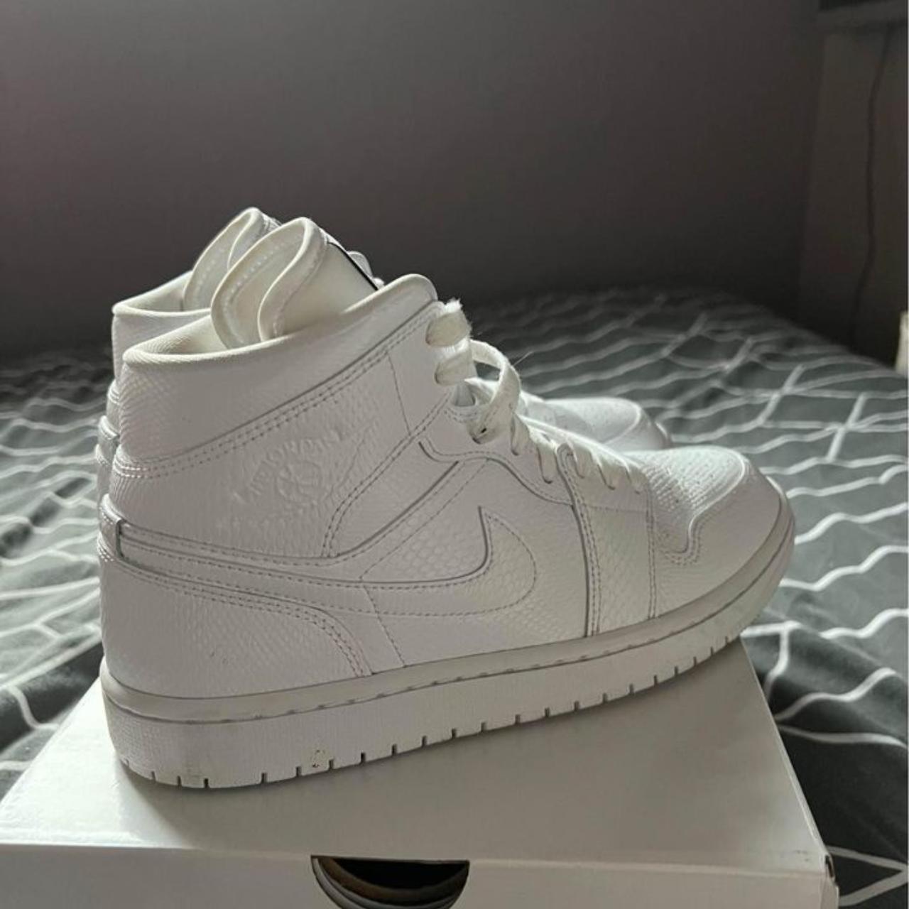 jordan1 triple white