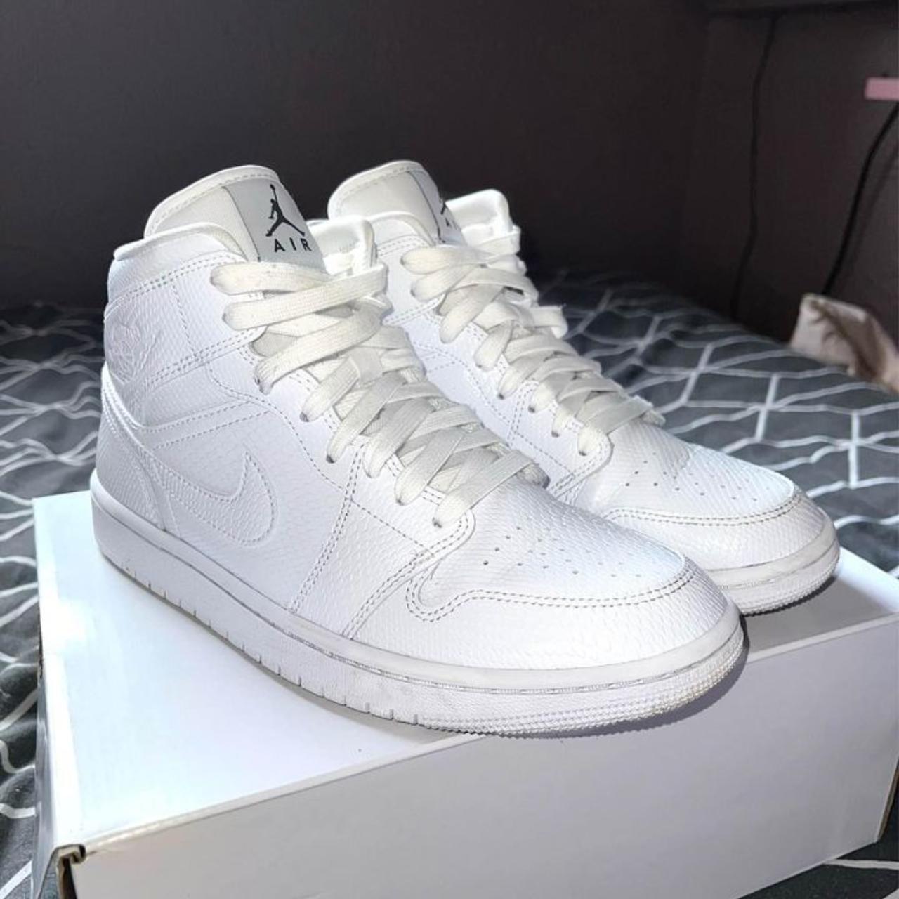 jordan1 triple white