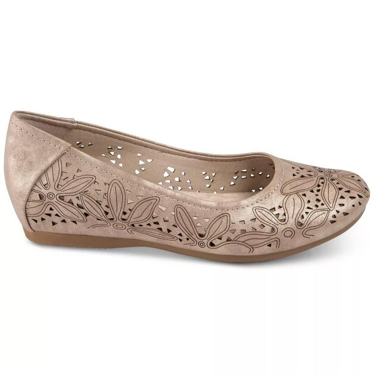 Baretraps Women's Gold Loafers (2)