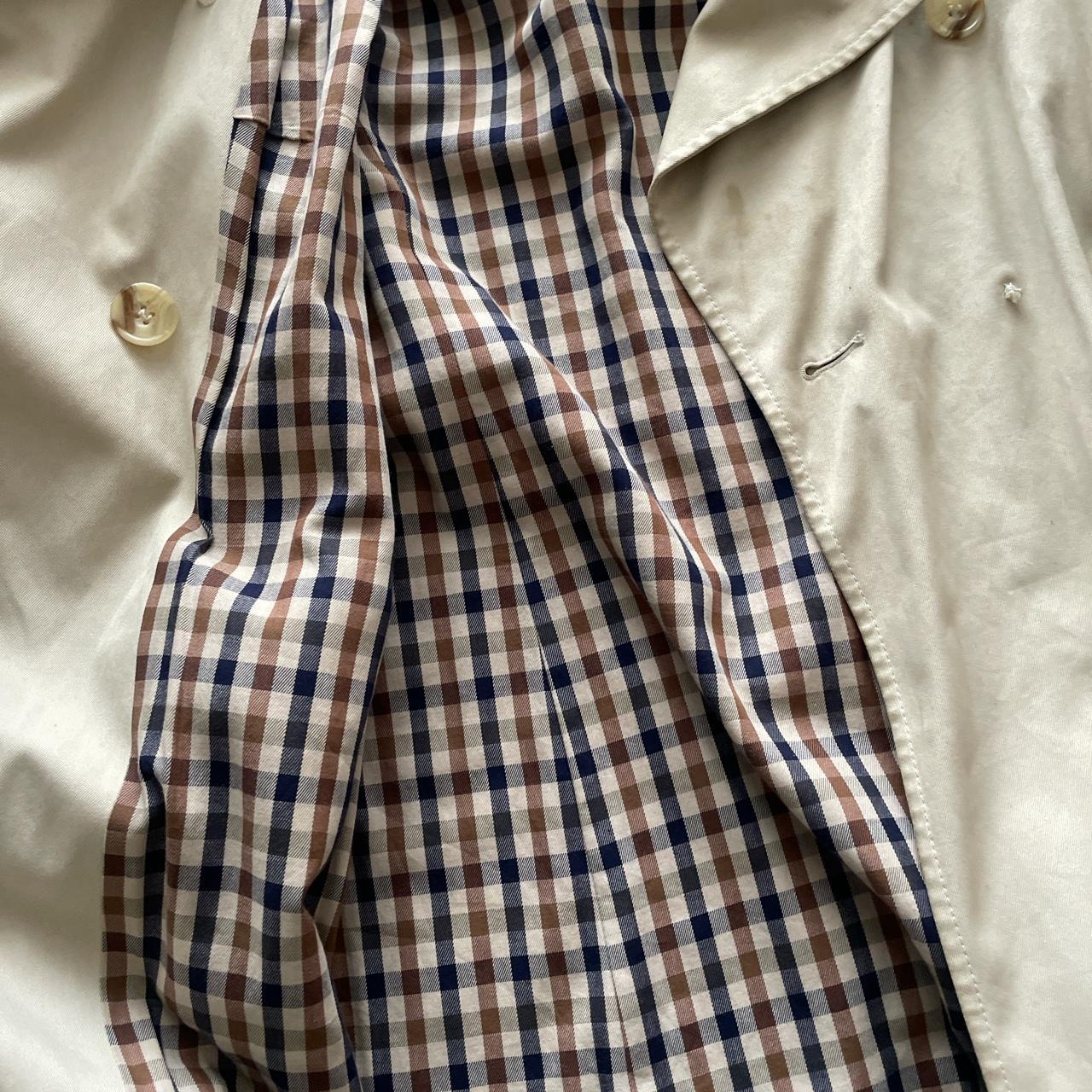 Aquascutum Trench Coat with belt Needs a dry clean