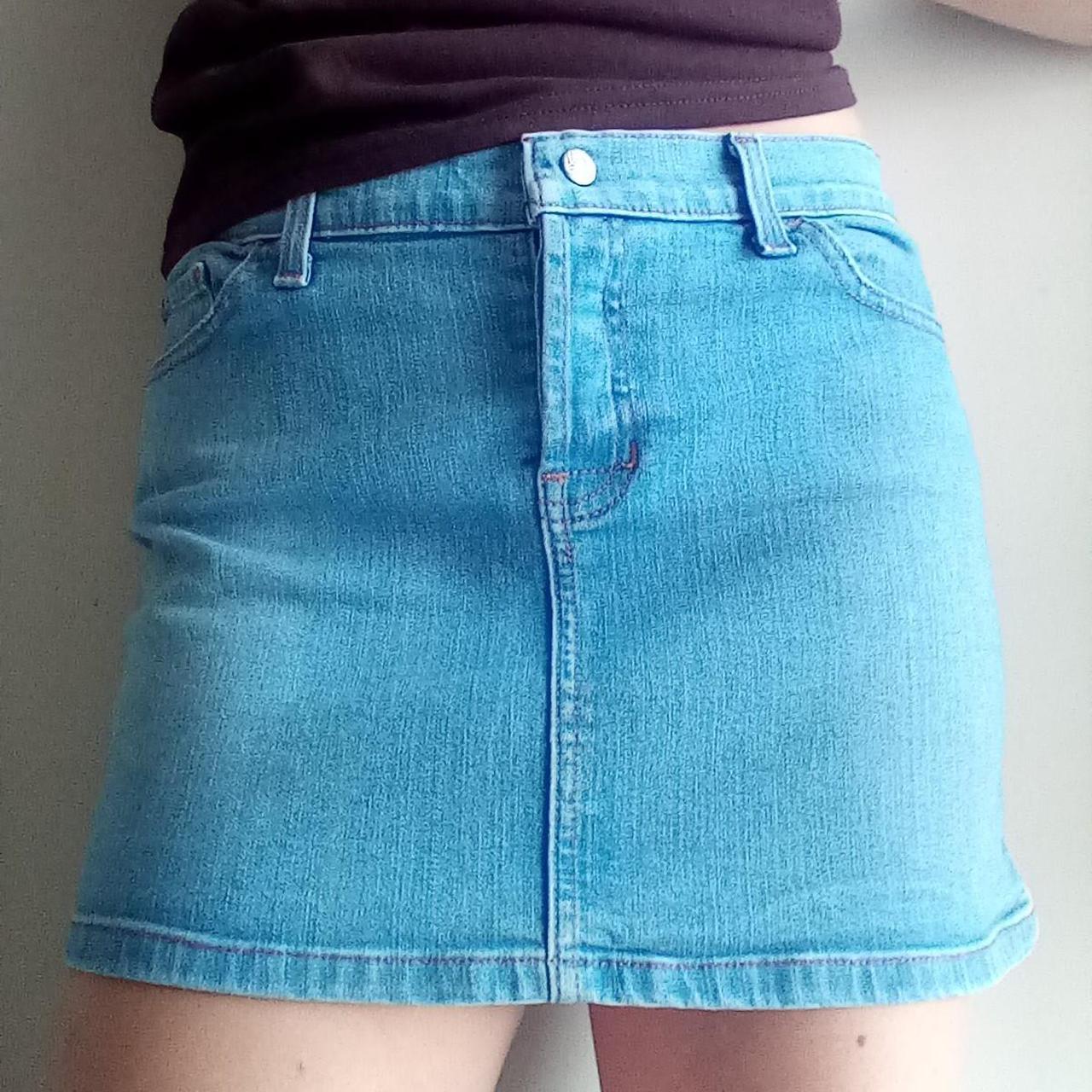 Woman s QuickSilver jean skirt size 9. No rips or