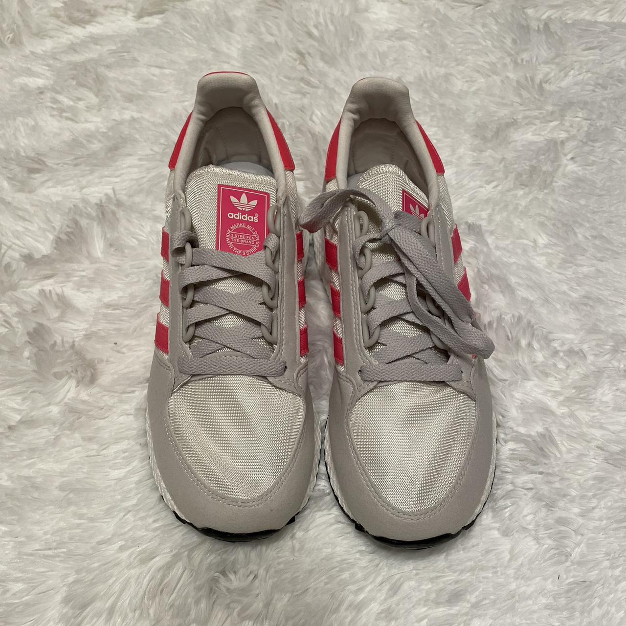 adidas originals forest grove trainers in white