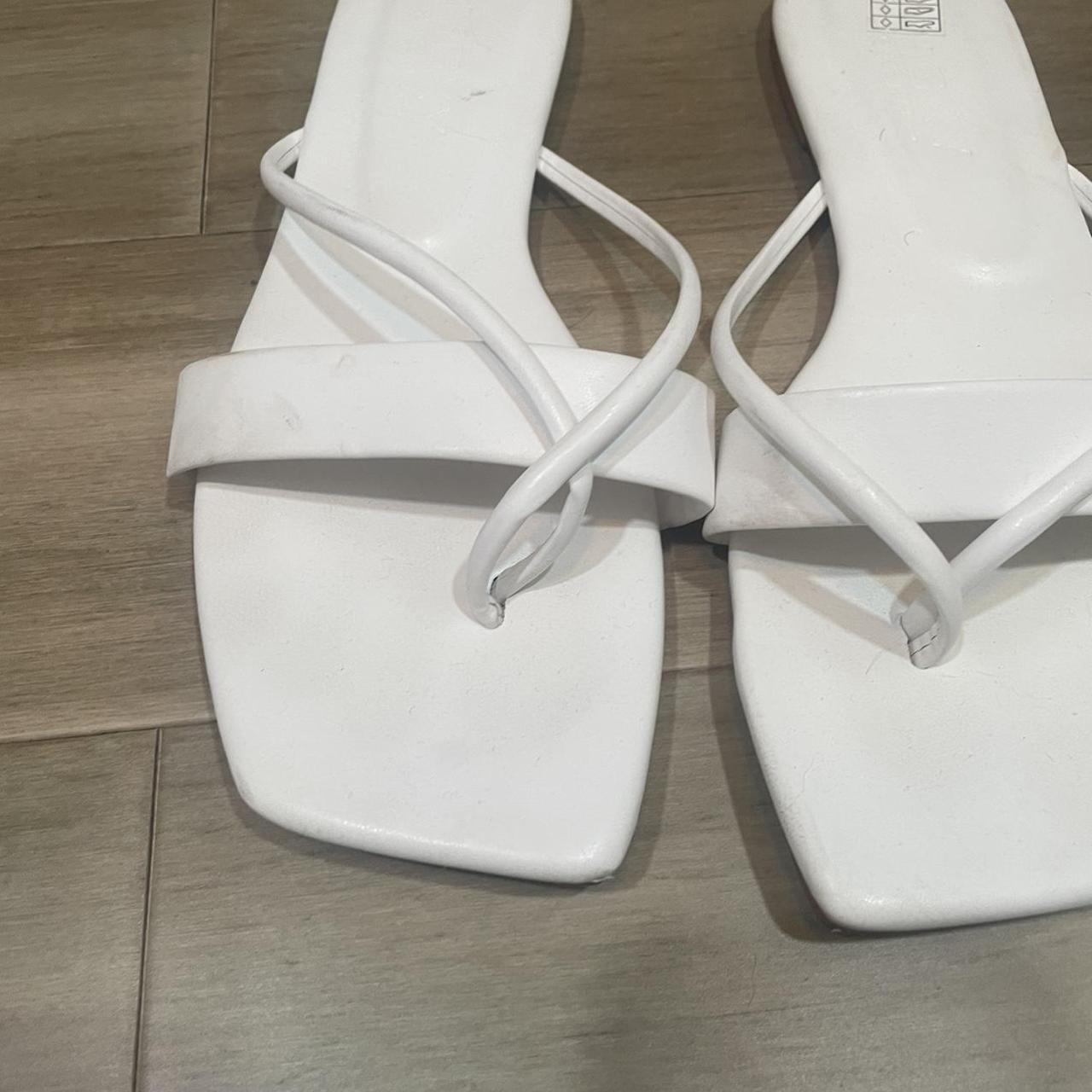 Target white best sale flip flops