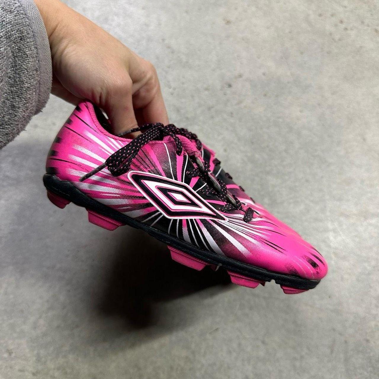 Umbro pink hotsell soccer cleats