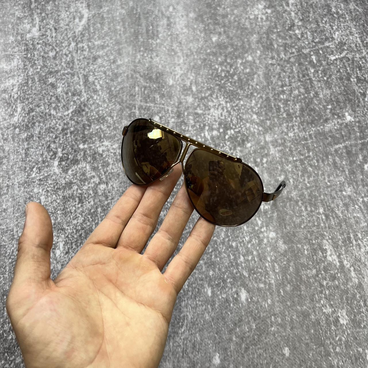 Dolce and gabbana finger fashion sunglasses