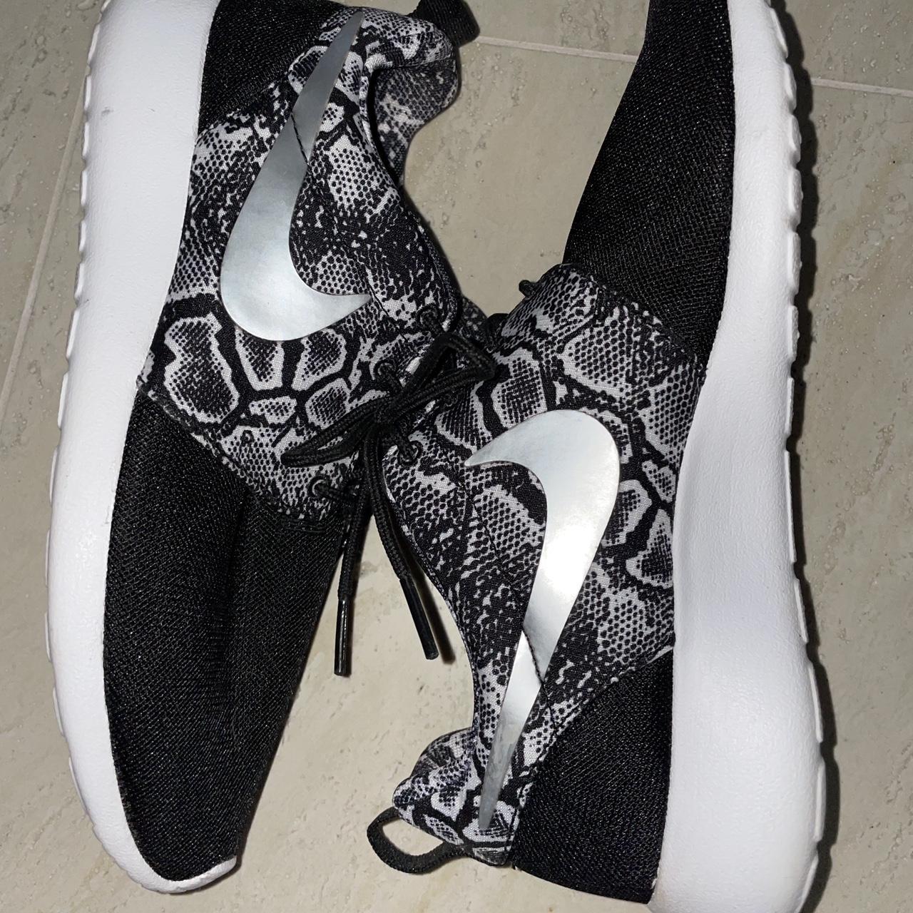 Nike roshe run limited edition best sale