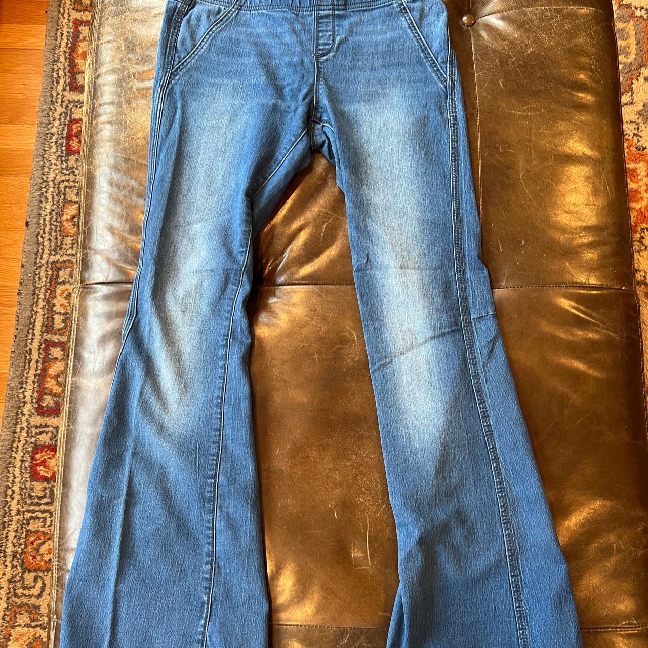 Free People 70's inspired pull on bell bottom jeans.... - Depop