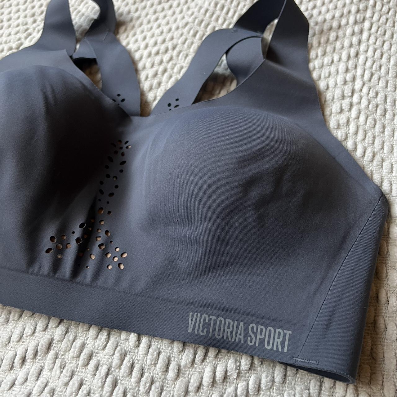 Victoria Secret sports bra size 32 D but runs - Depop