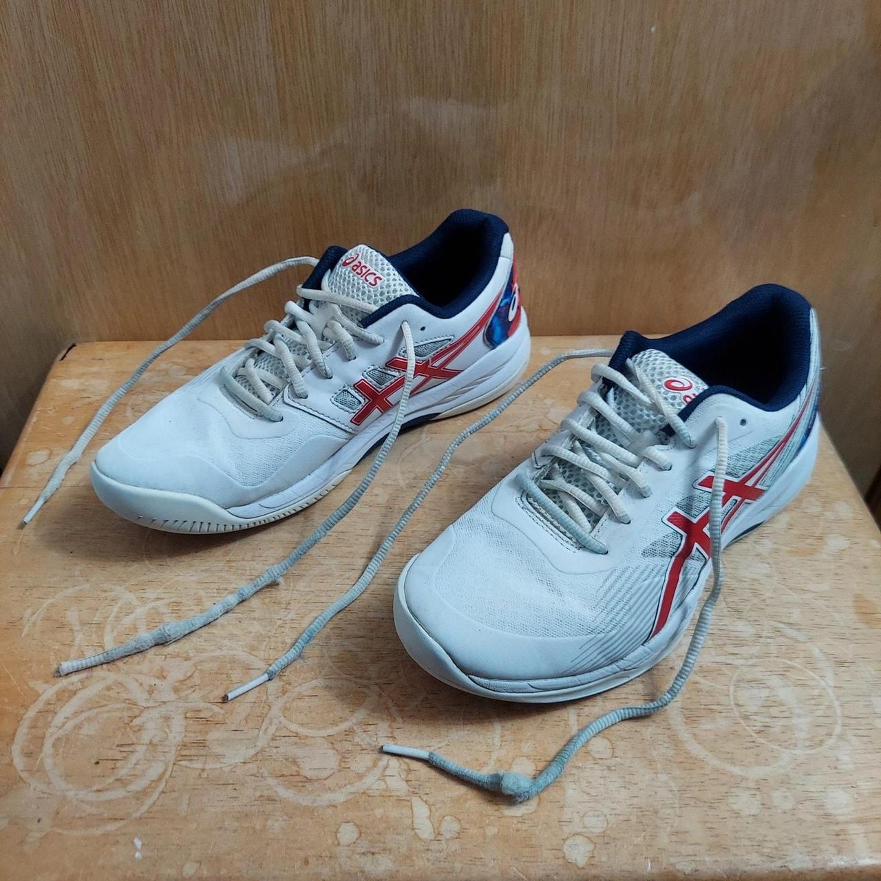 Asics trainers laces best sale