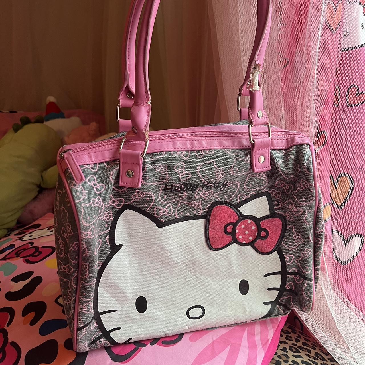 adorable hello kitty bag 🎀 the straps need to be... - Depop