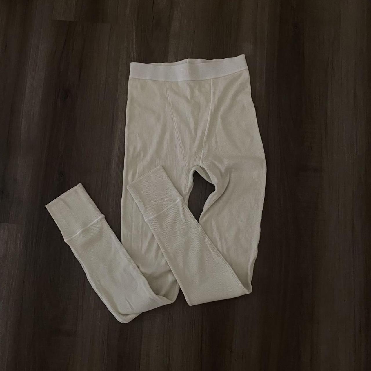 Skims Women's Cream and White Leggings | Depop