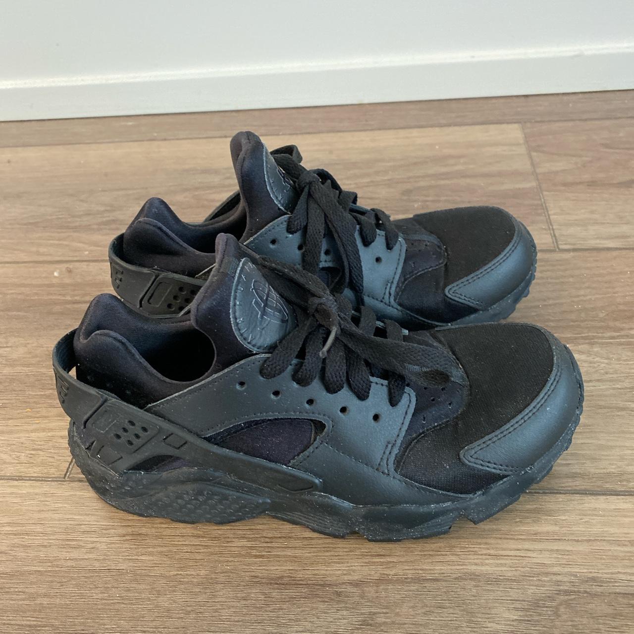 Nike Women's Black Trainers | Depop