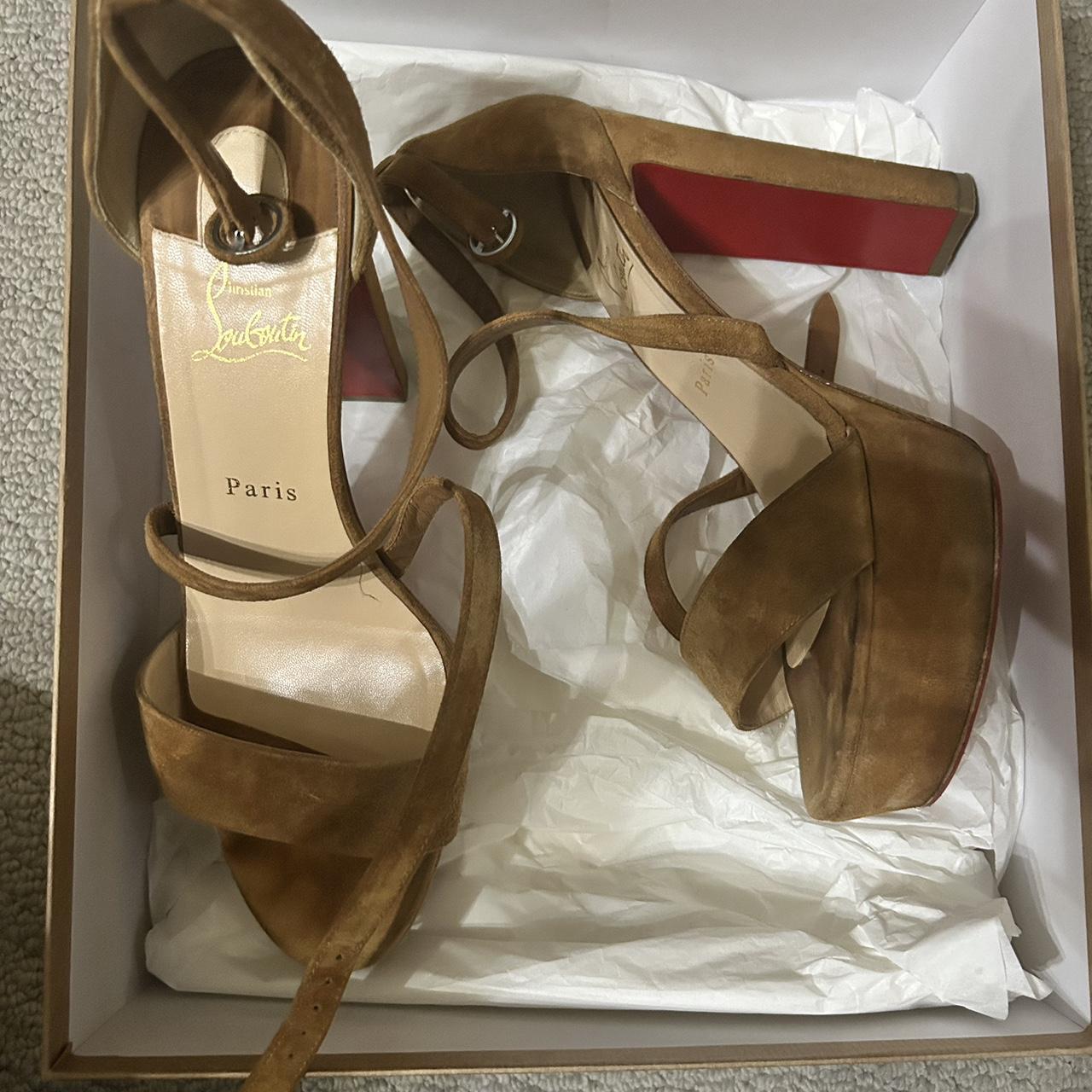 Christian louboutin best sale loubi bee alta