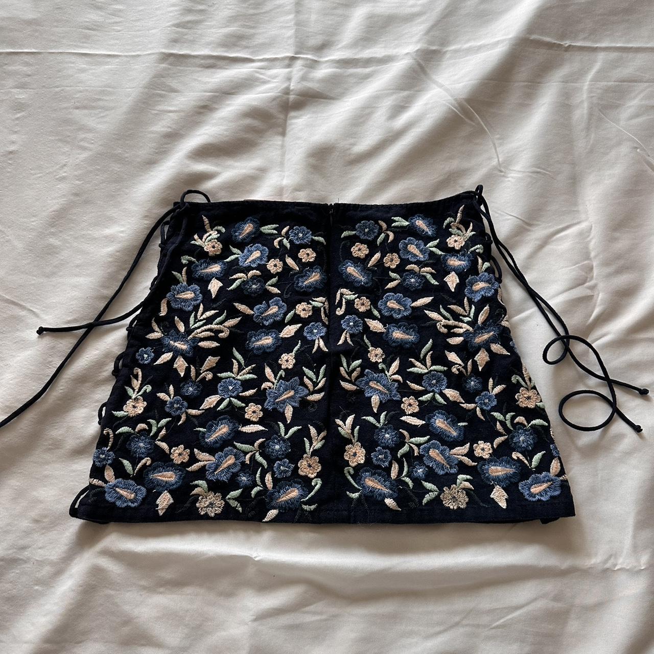 Zara Women's Navy and Blue Skirt (2)