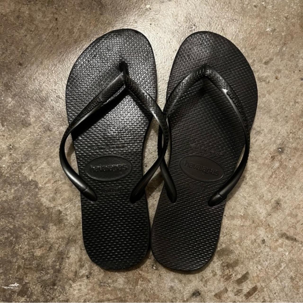 Havaianas black rubber flip flops These are the... - Depop