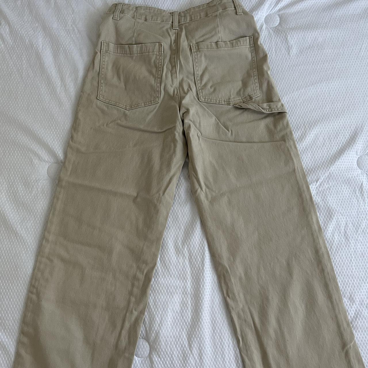 Forever 21 Women's Khaki and Cream Trousers | Depop