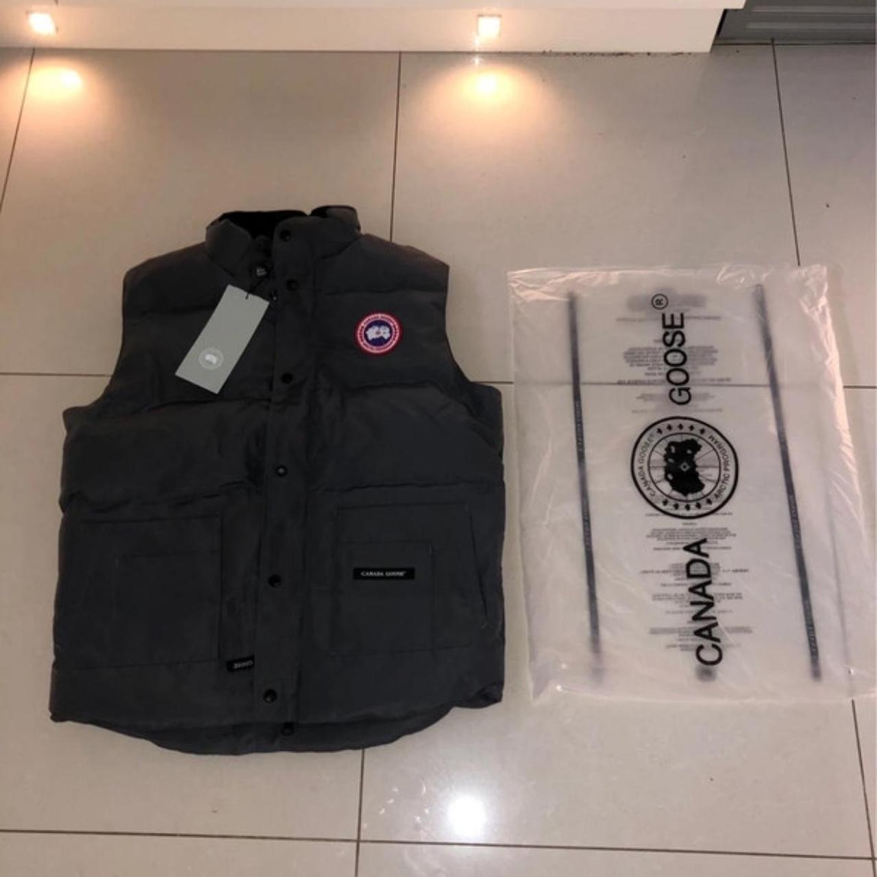 Canada goose gilet clearance depop