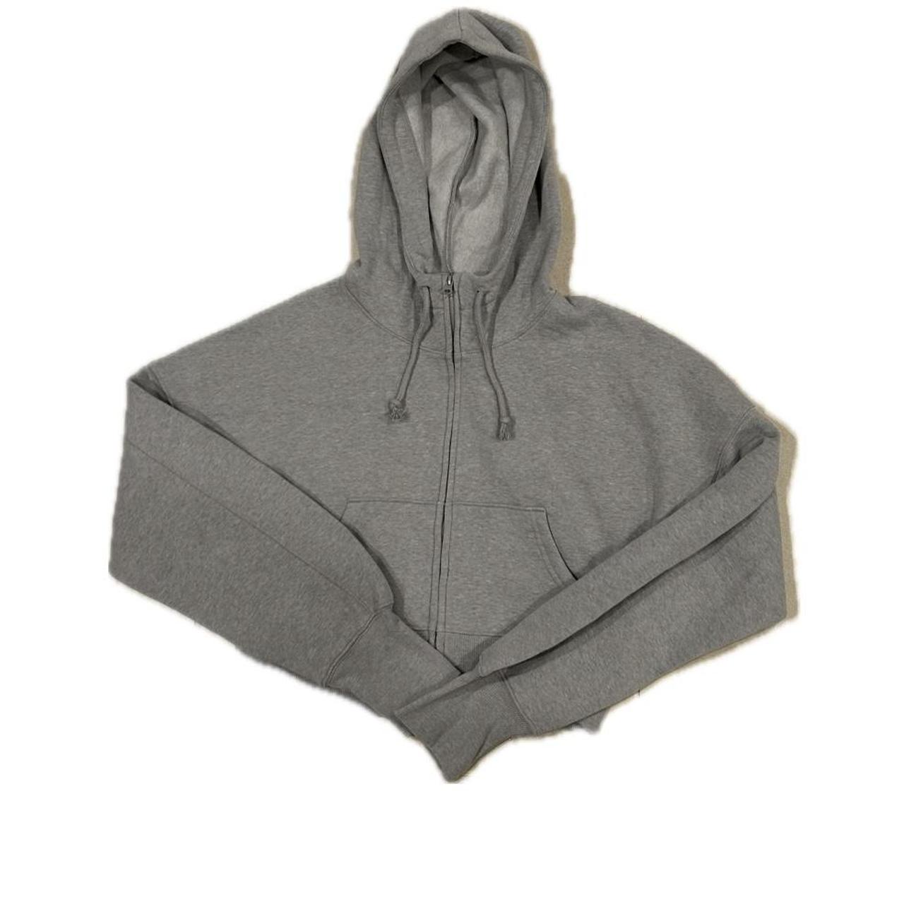 item listed by yourmomscloset555
