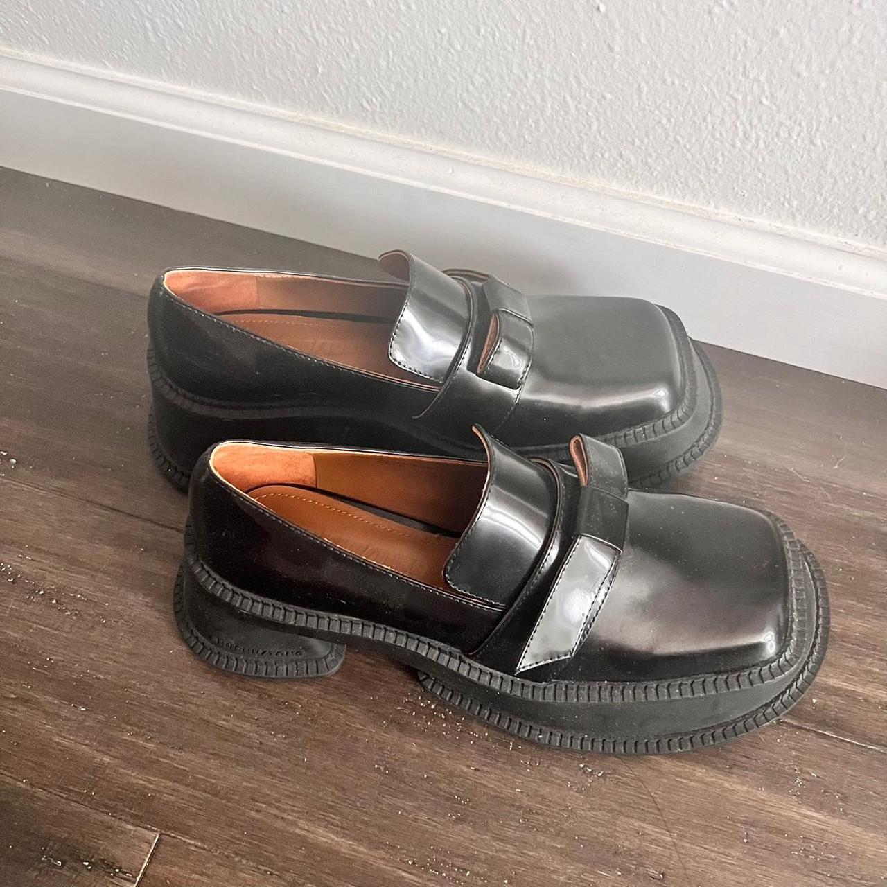 shushu tong loafers