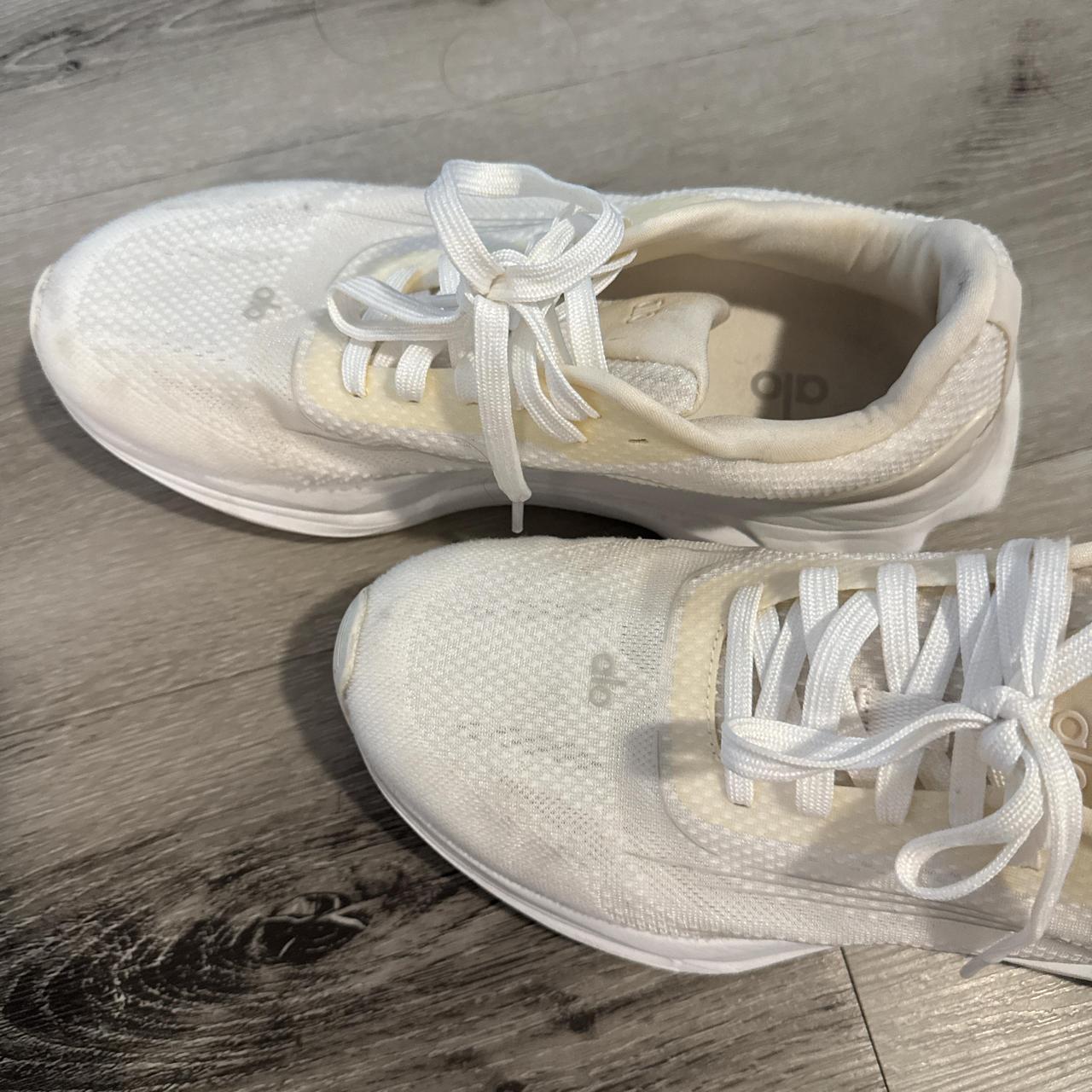 [処分／安売り]alo ホワイト スニーカー alo shoes 💌 never worn, still in box size 8.5 women's | Depop