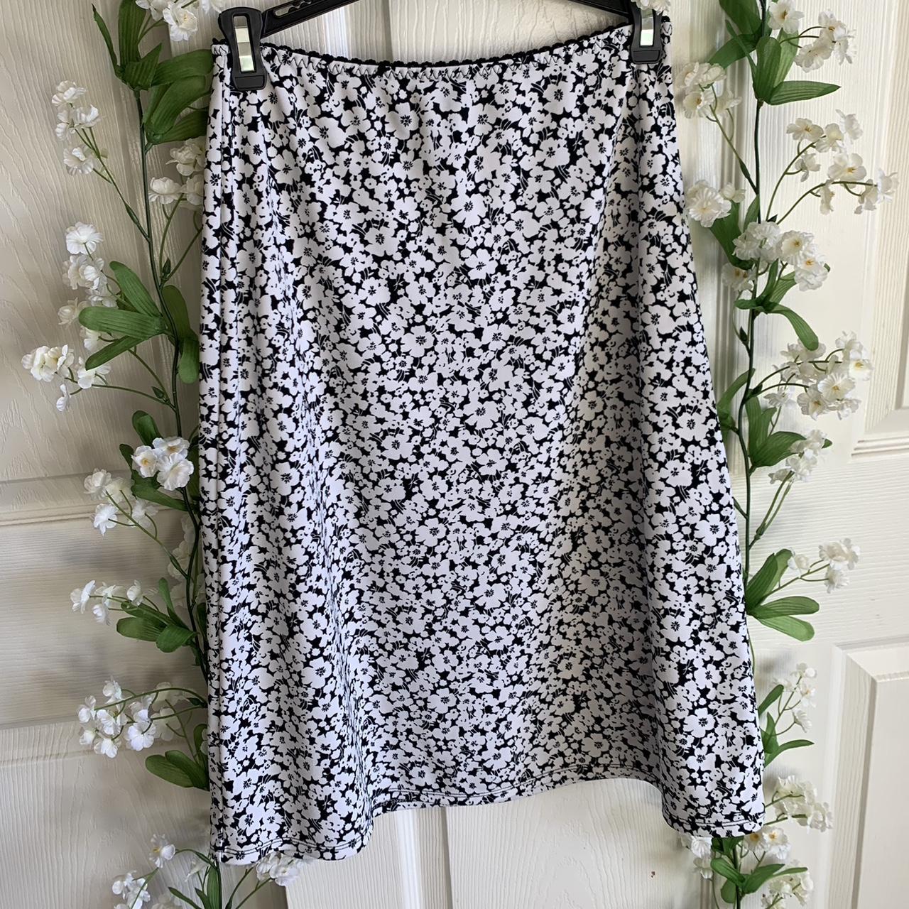 Gap Women's Black and White Skirt | Depop