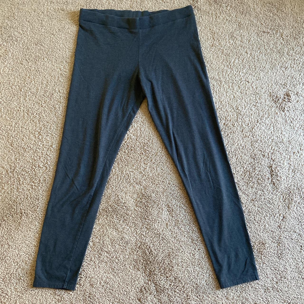 Early 2000s low-mid rise leggings. Size L - Depop