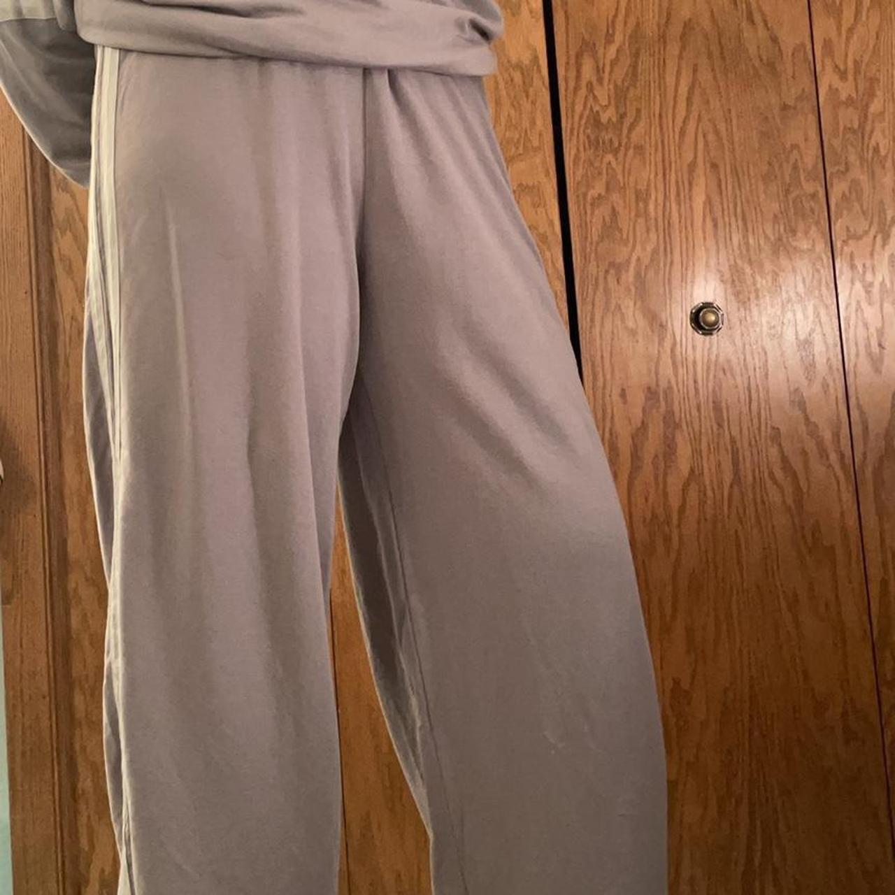PJ Harlow Women's Grey and White Pajamas (2)