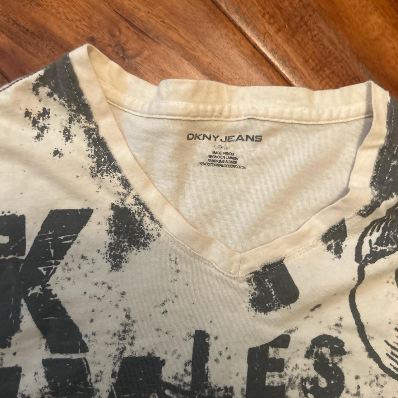 DKNY Men's White and Black T-shirt (2)