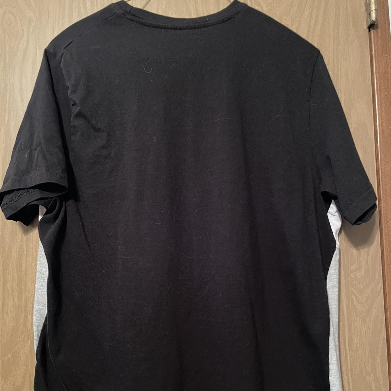 Men's Black and Grey T-shirt (3)