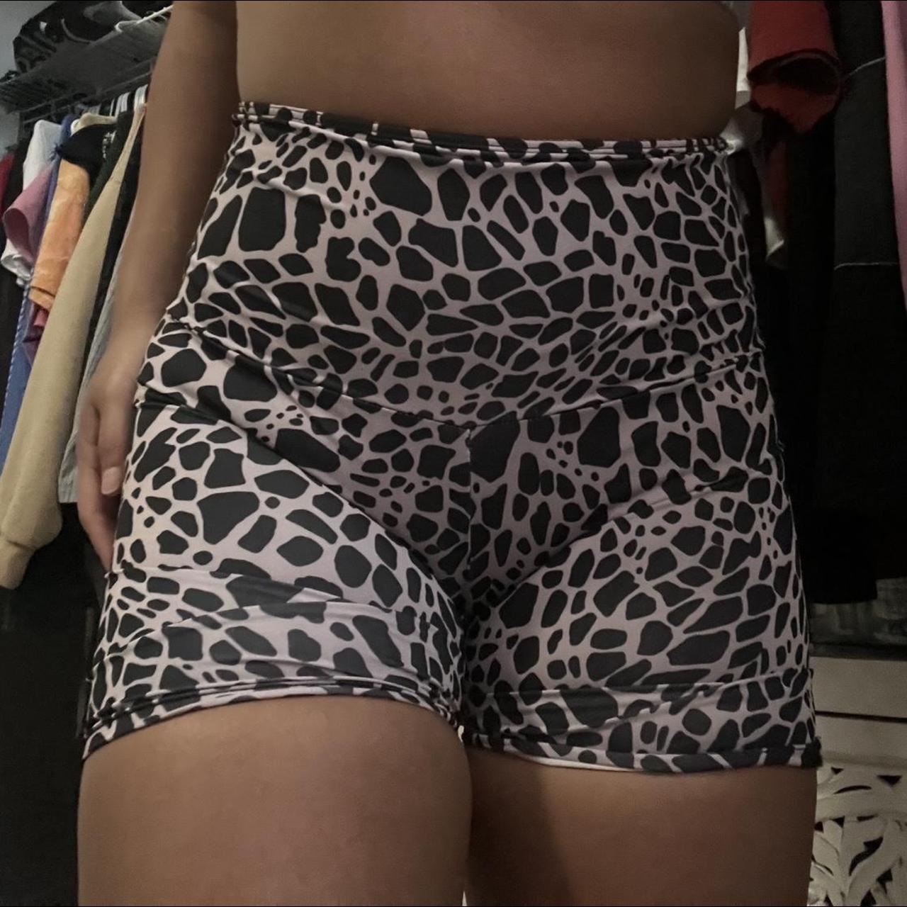 Black and white workout shorts S:small / super good - Depop