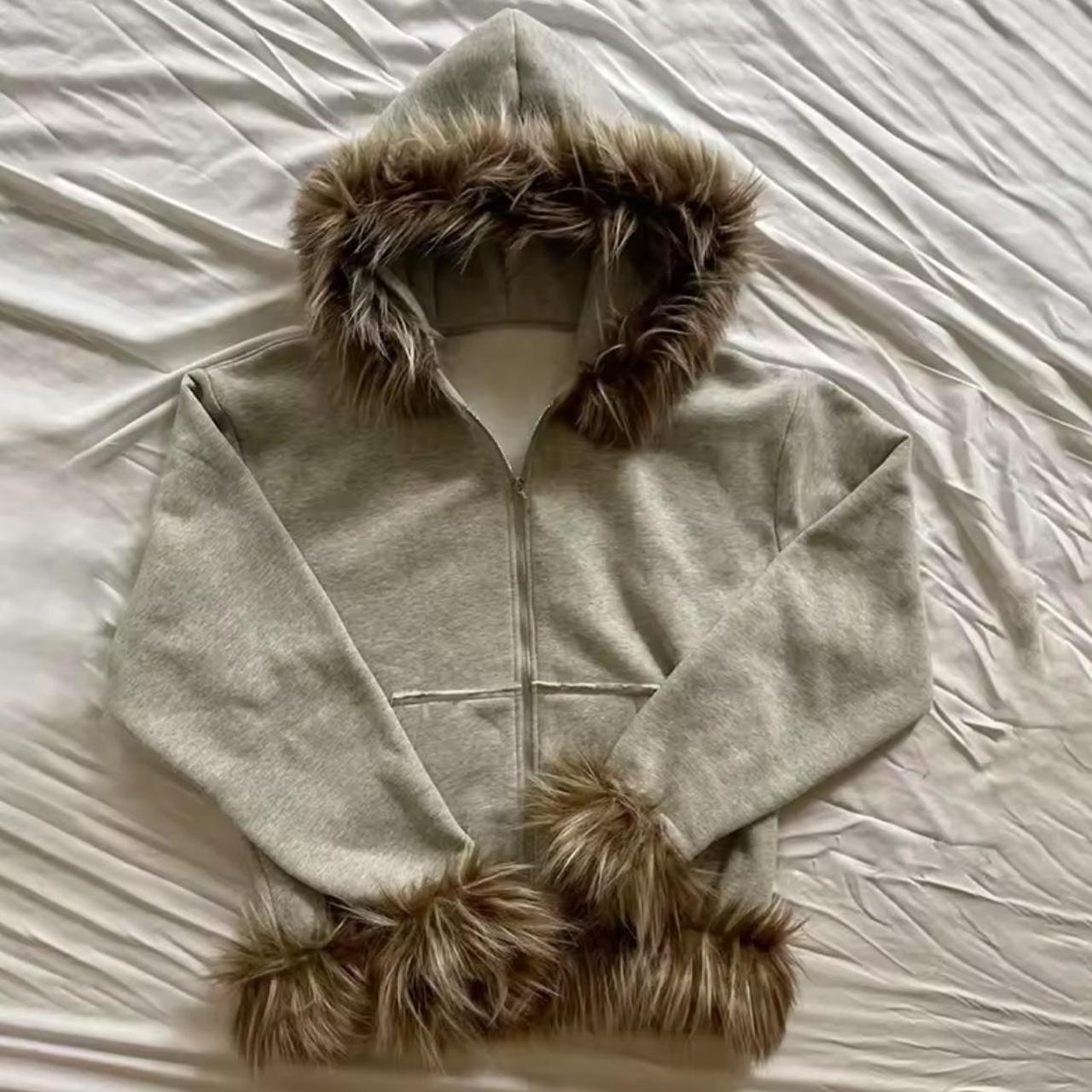 Y2k fur-jacket - Depop