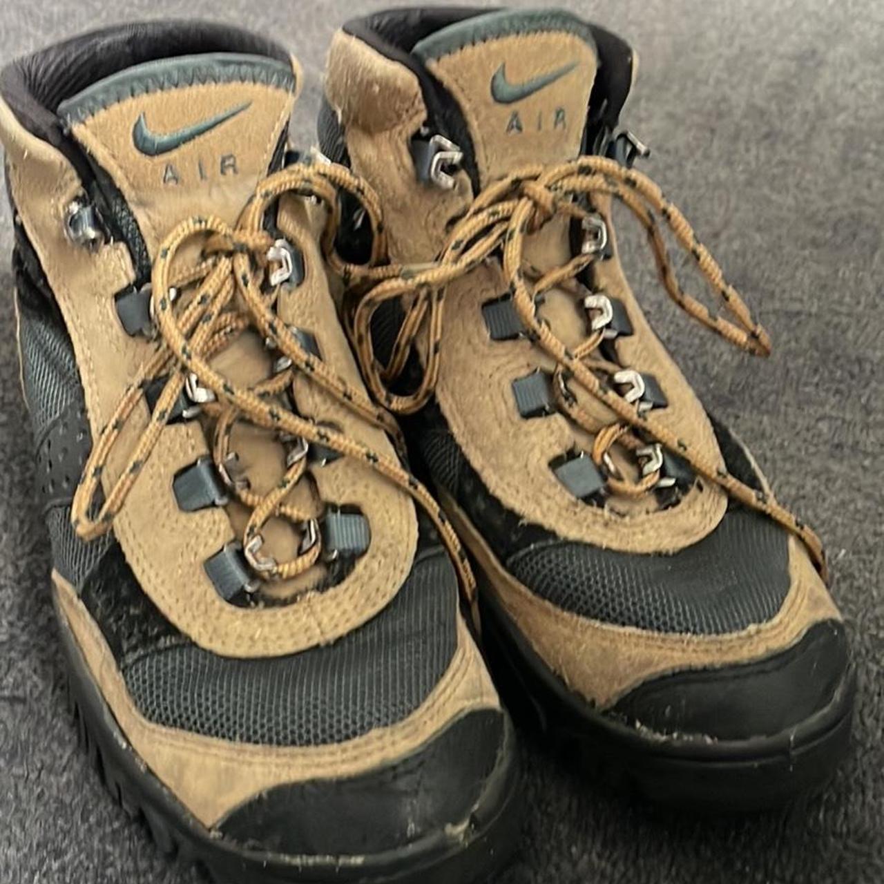 hiking boots nike womens