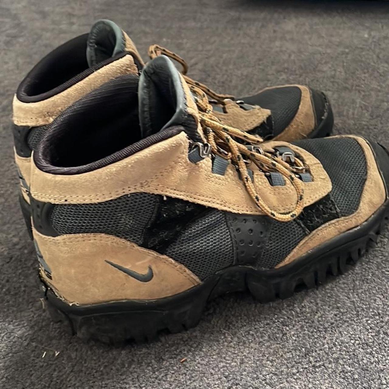 hiking boots nike womens