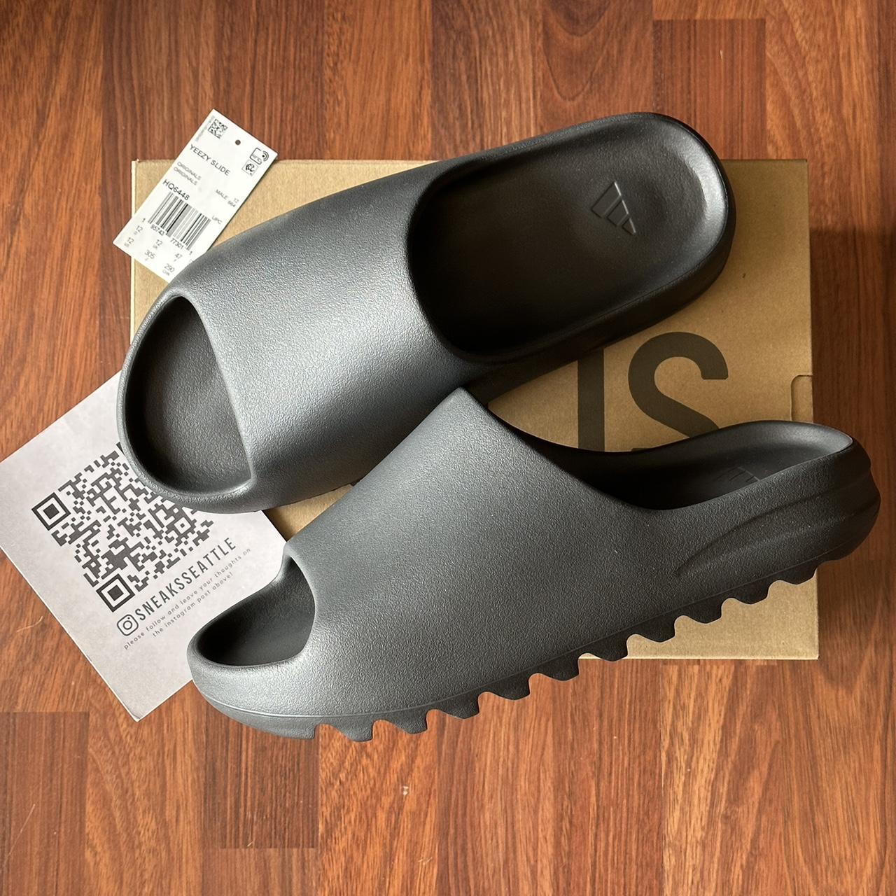 Yeezy Men's Black Slides | Depop