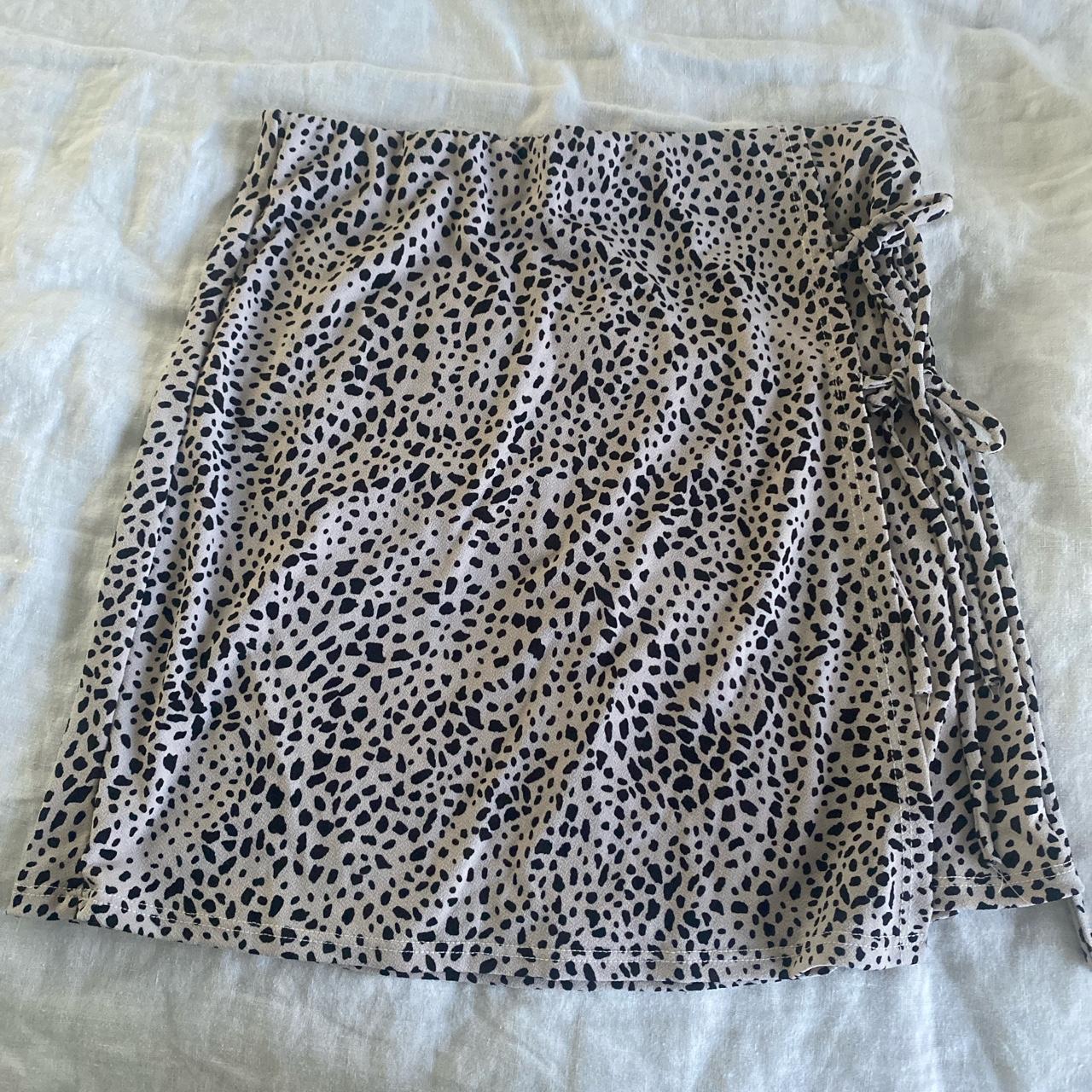 Windsor Women's Black and Cream Skirt | Depop