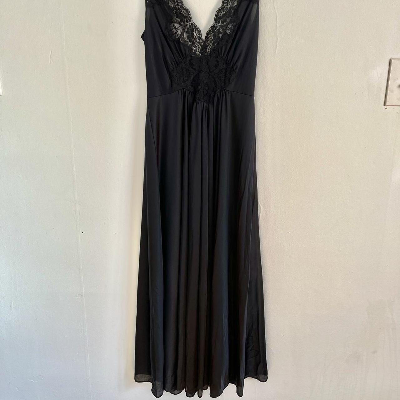 Vanity Fair Women's Black Nightwear | Depop