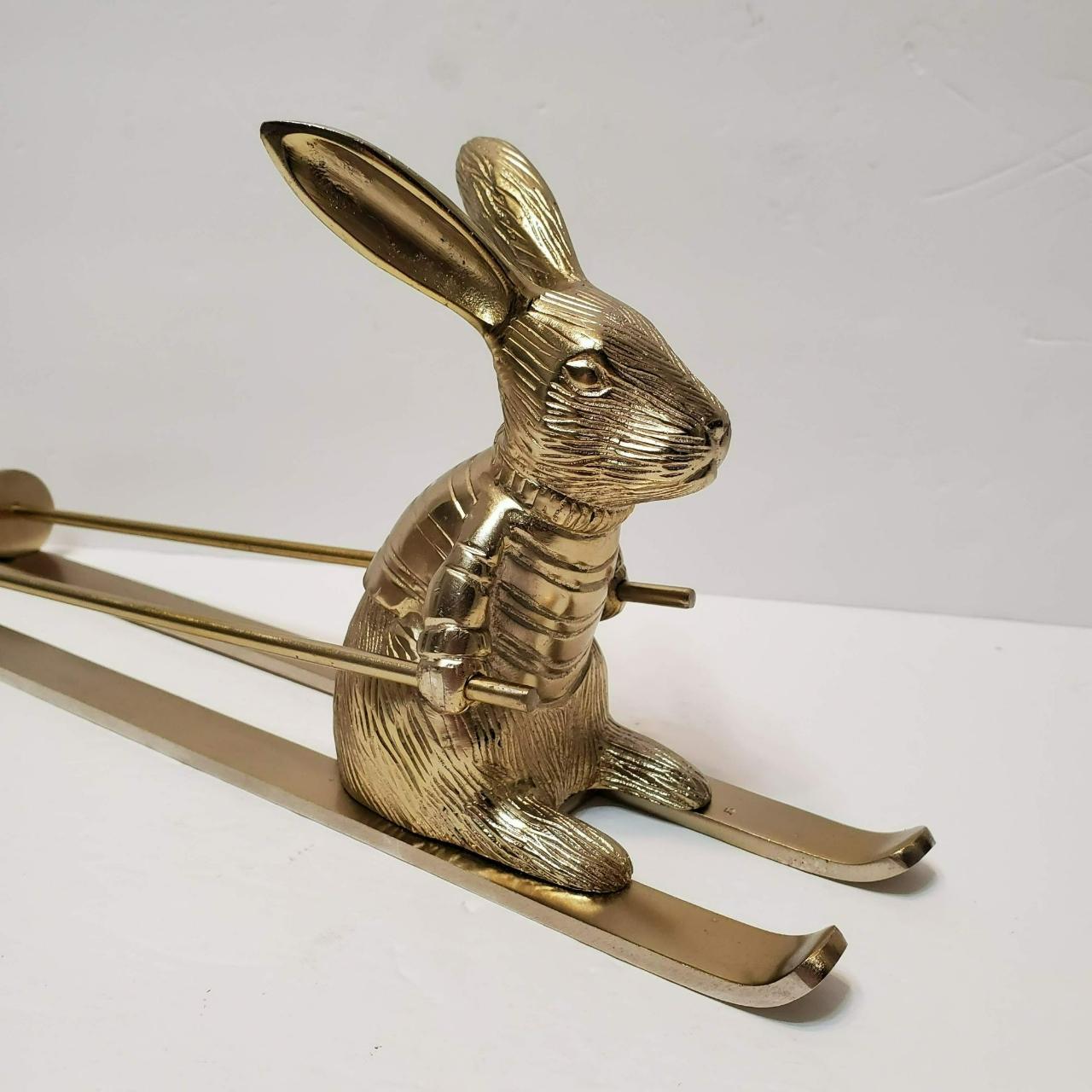 Skiing hare best sale wine holder