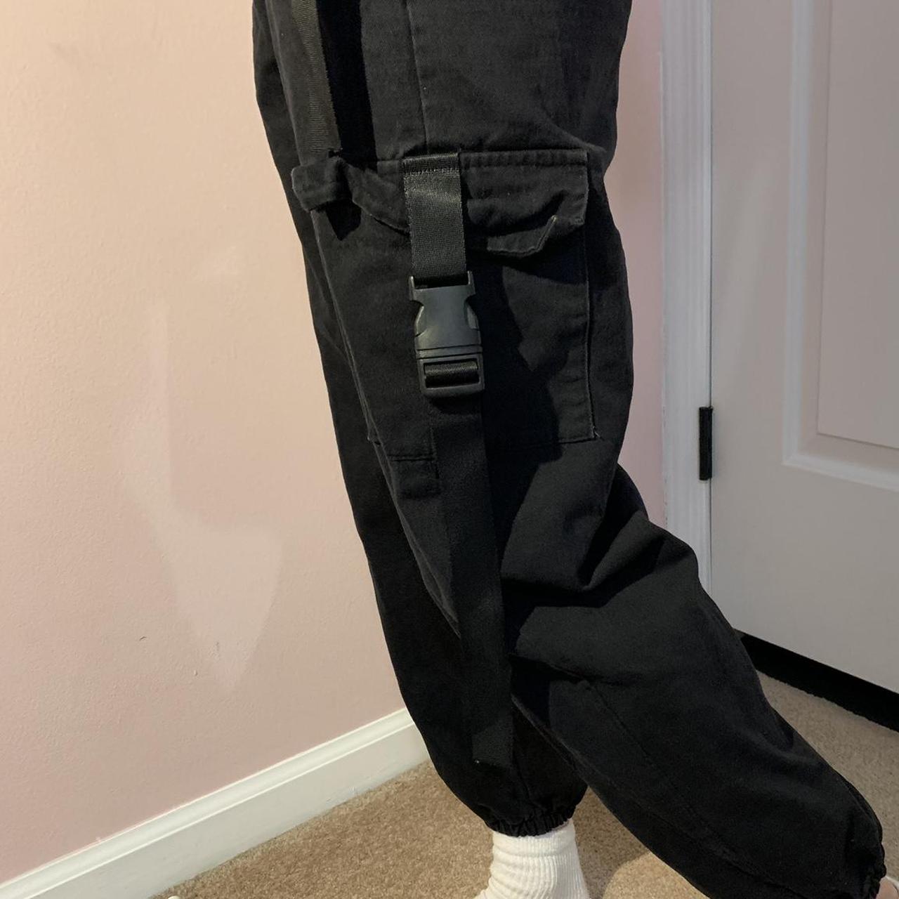 🌷yesstyle black cargo pants🌷 💌brand is yesstyle and... Depop