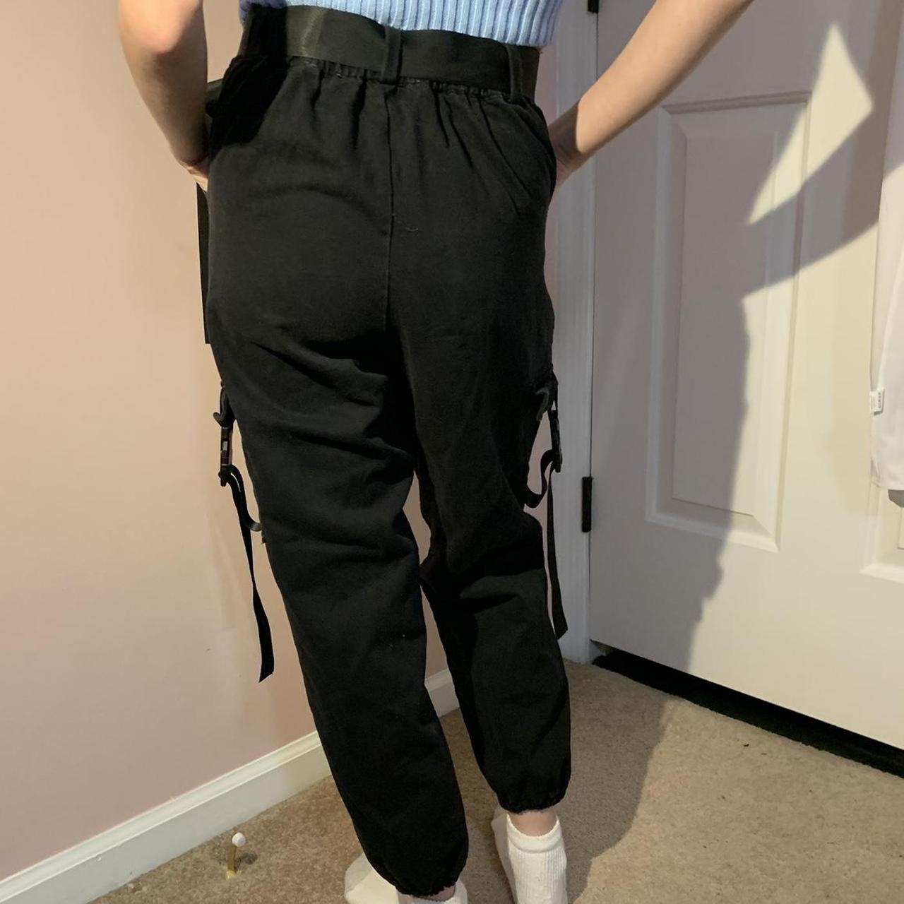 🌷yesstyle black cargo pants🌷 💌brand is yesstyle and... Depop