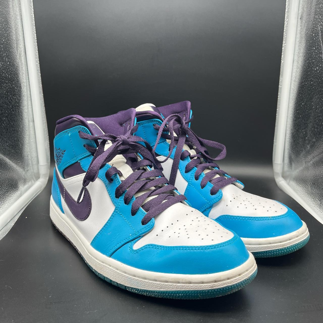 Jordan 1 mid top hornets