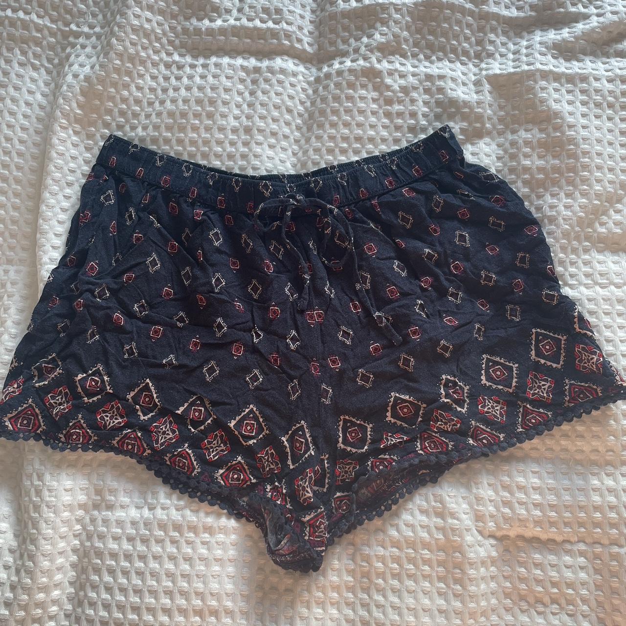 Hollister shorts Worn a few times Stretch waistband... - Depop