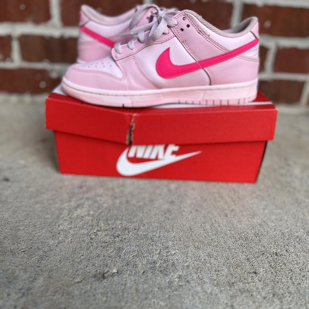 Nike Women's Pink Trainers | Depop