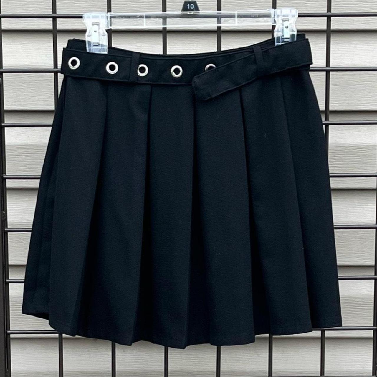 Hot Topic Women's Black Skirt Depop