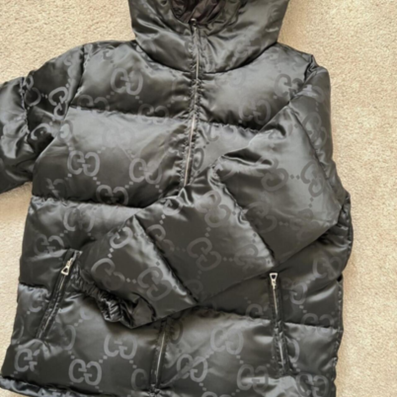 Gucci puffer jacket large - Depop