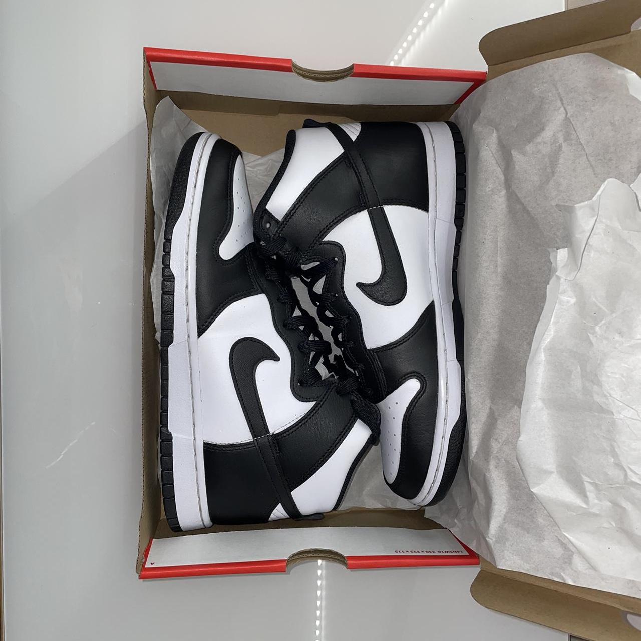 mens black white nike trainers