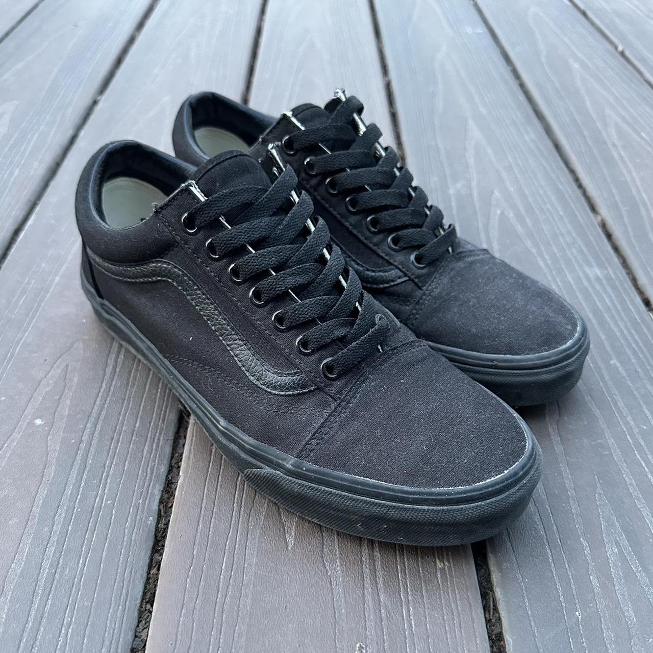 All black best sale vans no laces