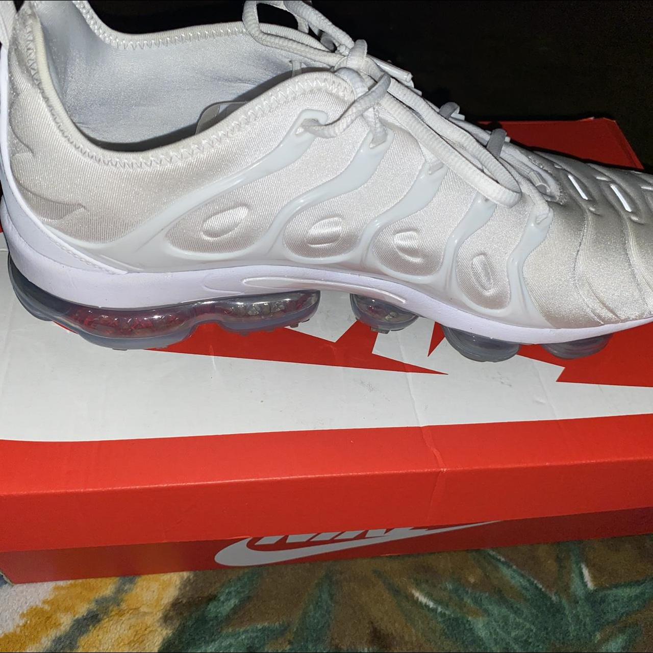 vapormax plus white nike